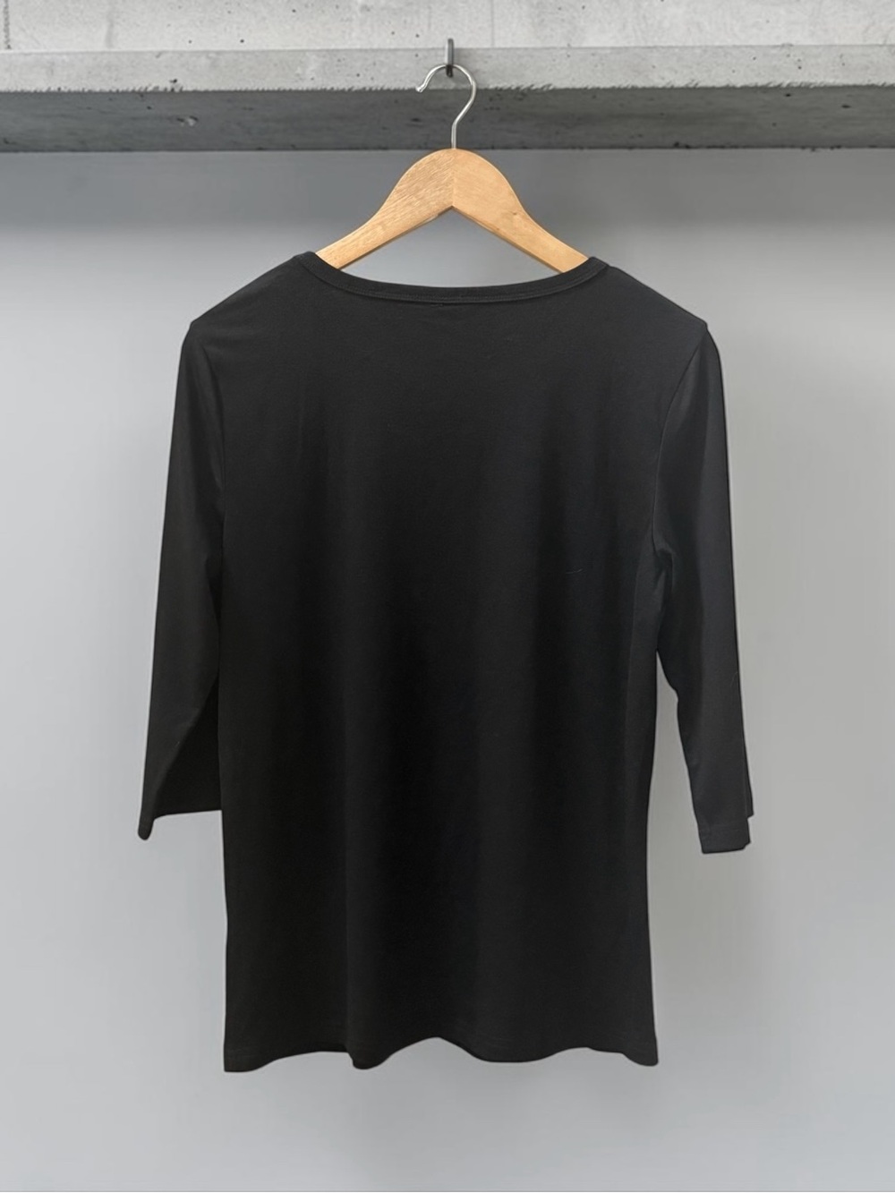 NWT Women’s Black 3/4 Sleeve Crewneck Tee! Large! NEW! - Picture 5 of 7